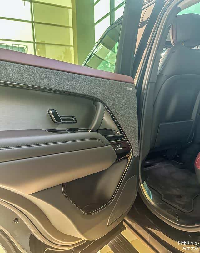 新款路虎揽胜运动SV测试谍照曝光