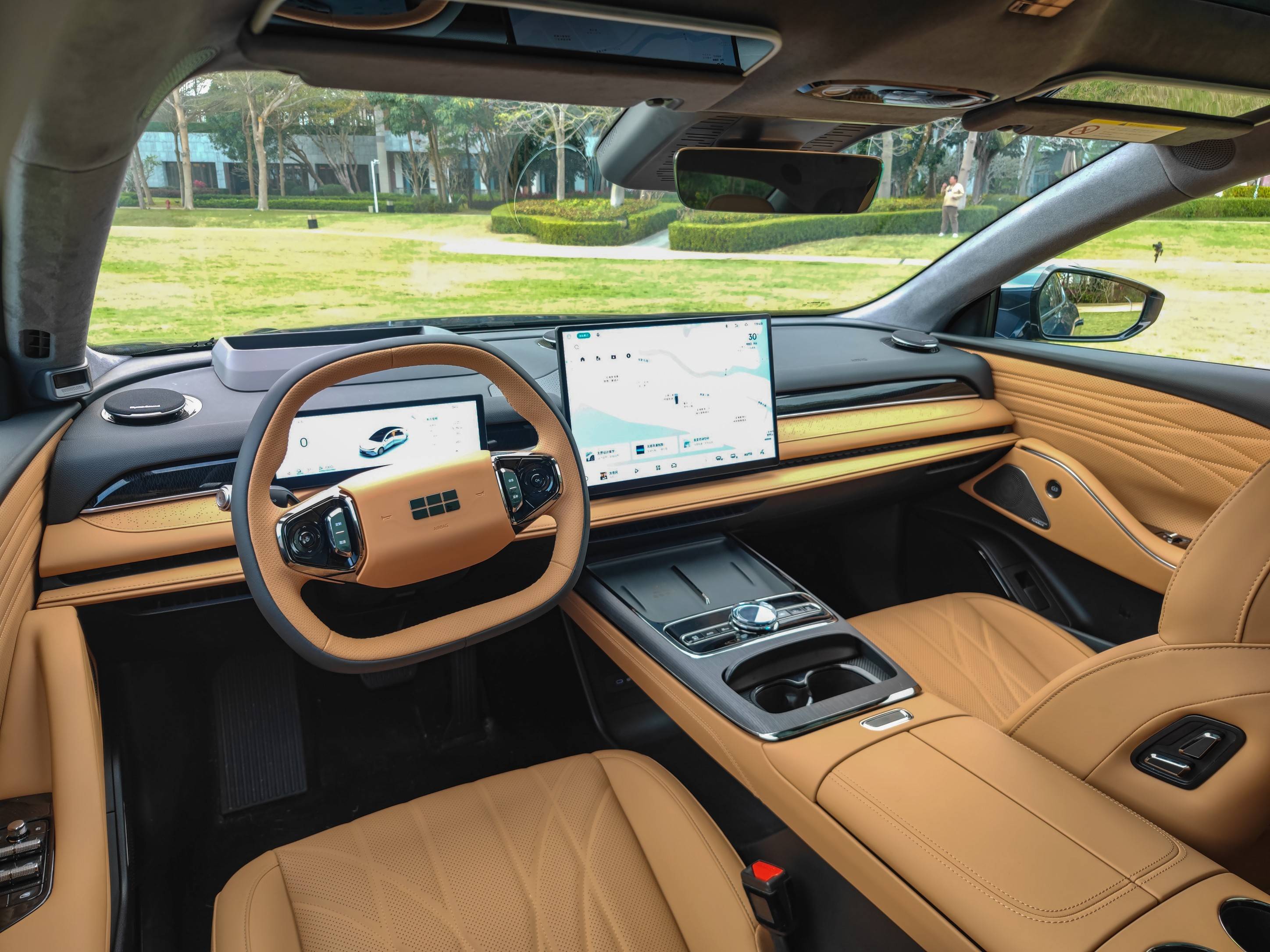 四驱中级电混轿车，吉利银河星耀7黑棚图首曝