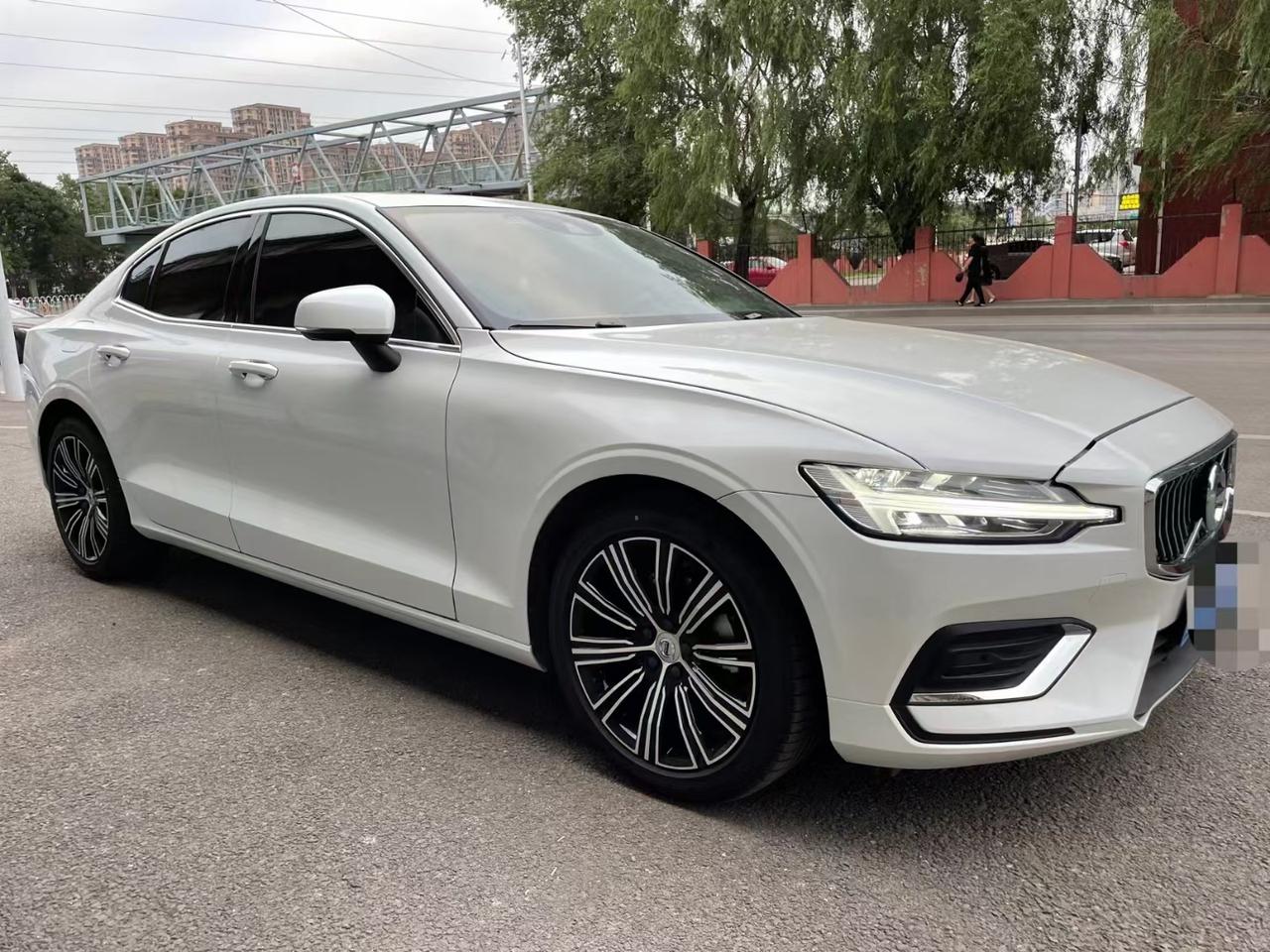 成都沃尔沃S60新能源优惠高达7.90万 仅33.39万可入手
