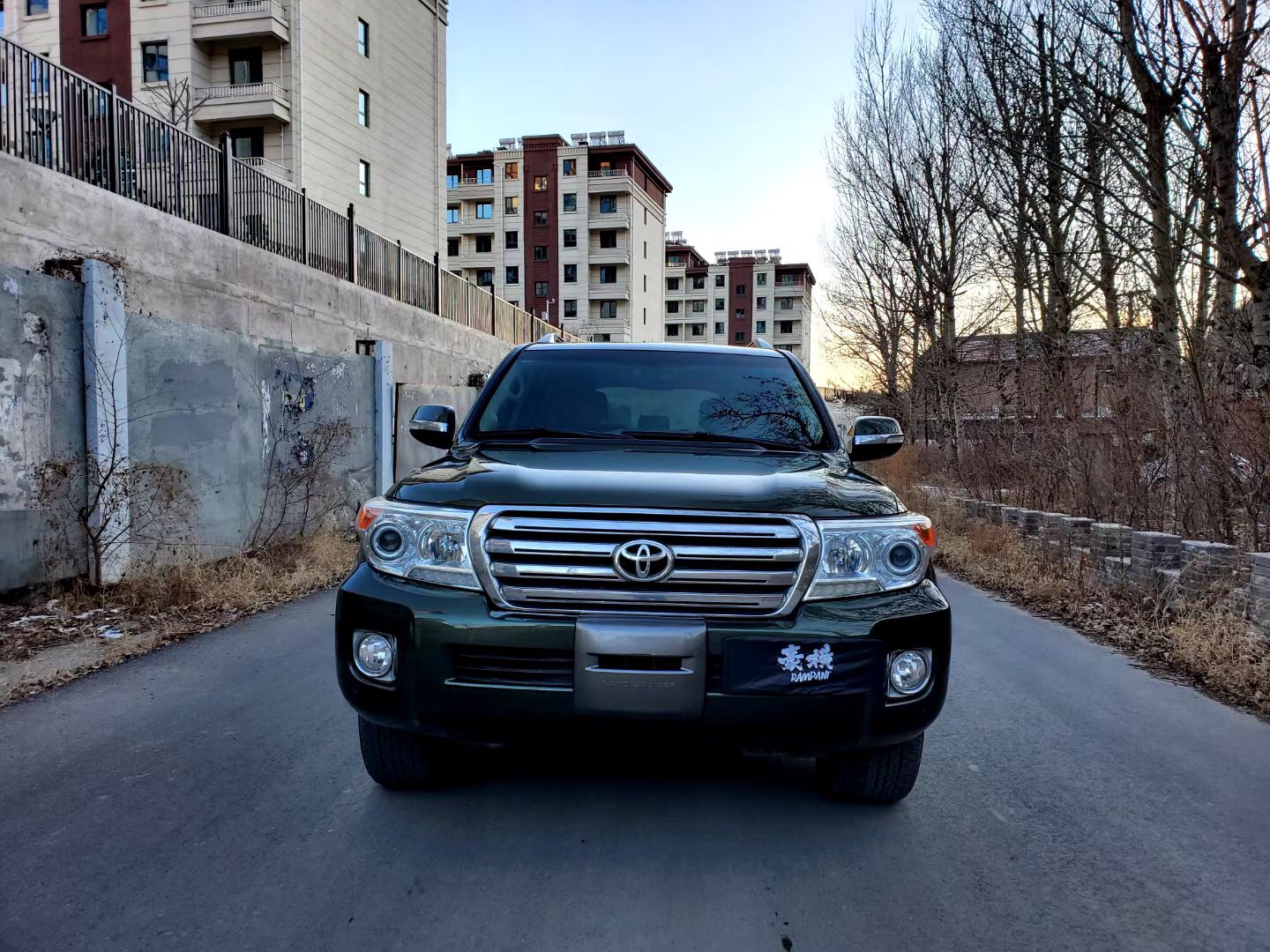 成都远卓名车中东版兰德酷路泽平价销售69万起