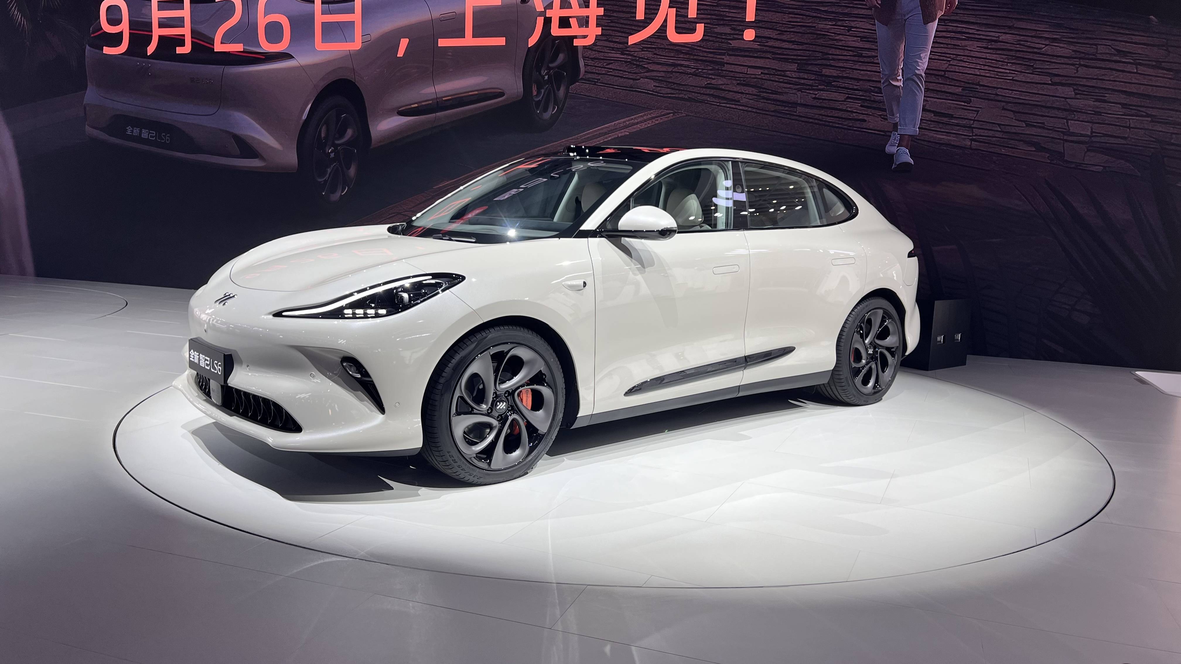 成都智己LS7优惠高达4.00万 最低仅售29.98万