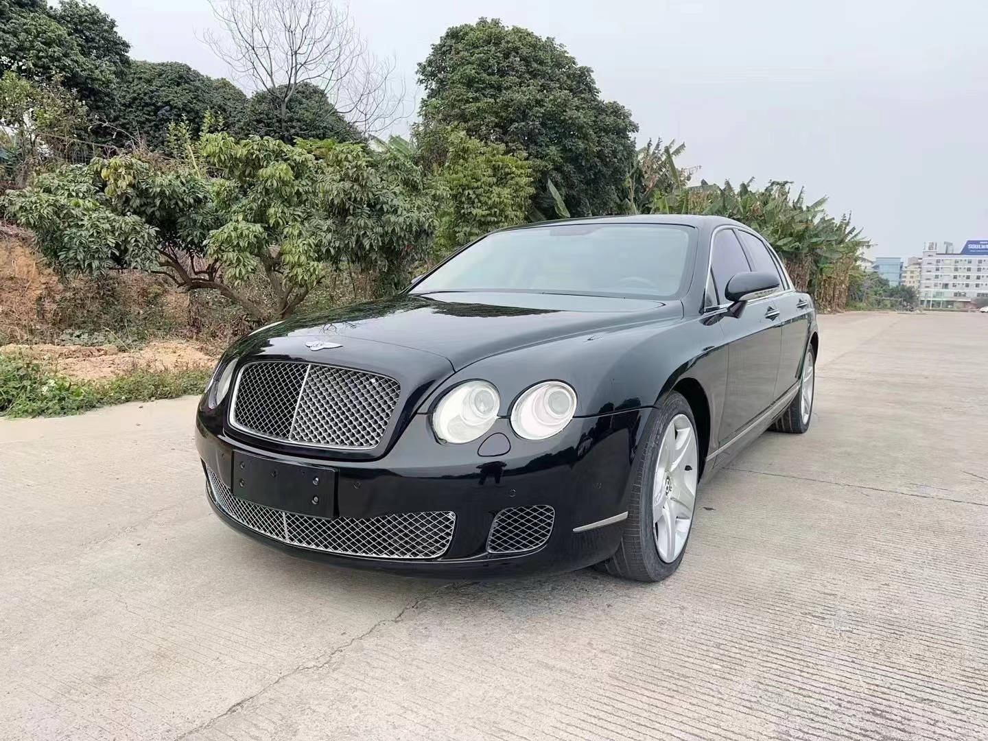 宾利飞驰目前售价196万起