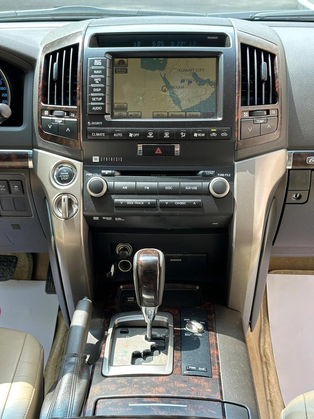 2025酷路泽70系列中东版降价促销 购车最高优惠38.8万