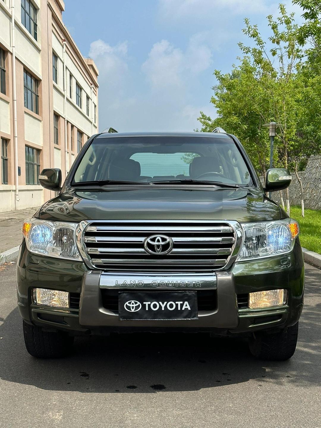 2025酷路泽70系列中东版降价促销 购车最高优惠38.8万