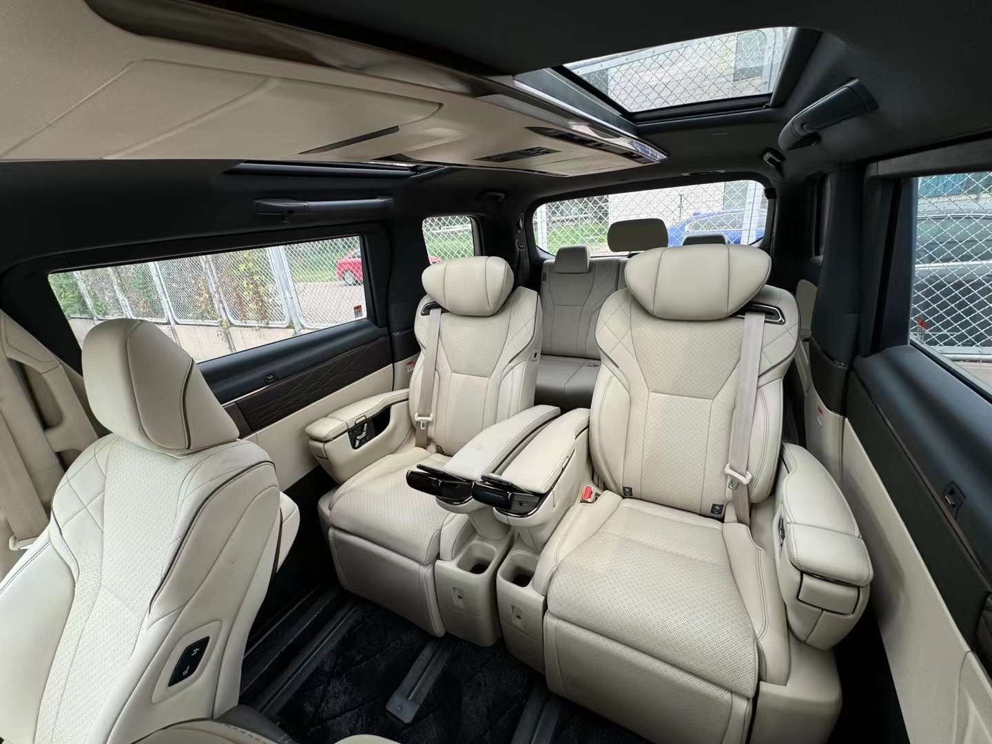 埃尔法最低报价90万起 欢迎试乘试驾