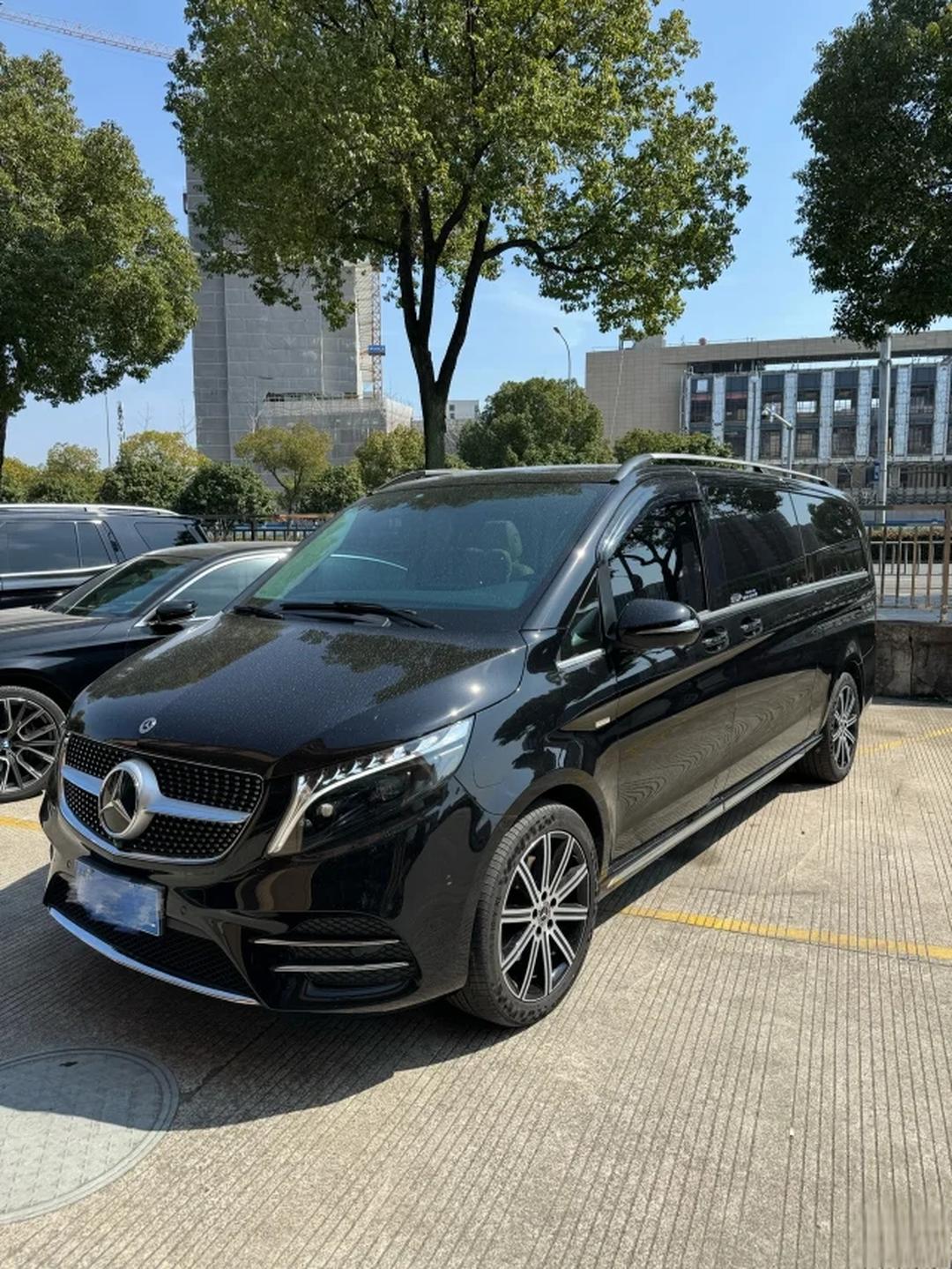 2024款新Benz V260l上市 车长5米37 9速MPV内饰太奢华