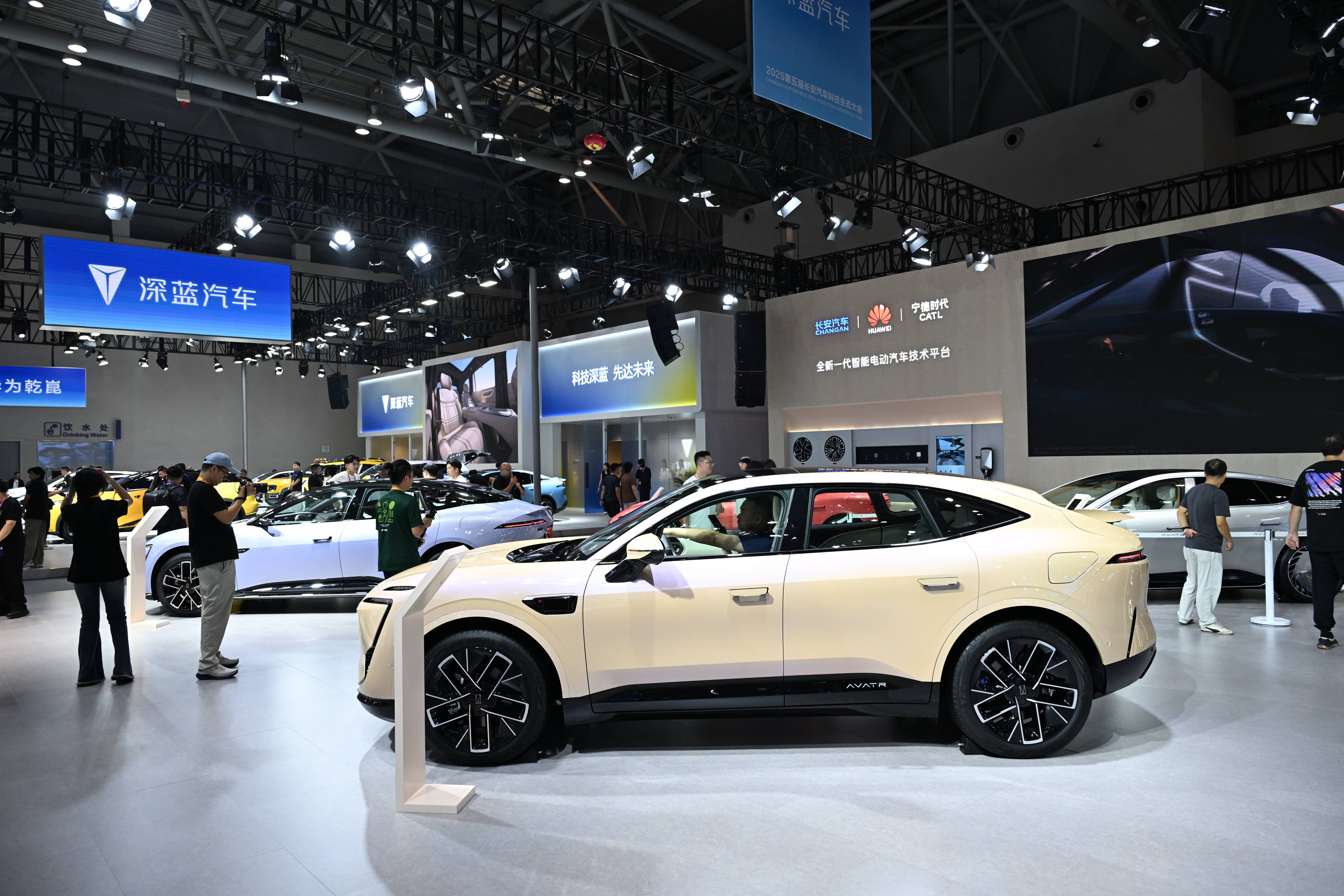 智能汽车、智能机器人、低空经济走向融合发展