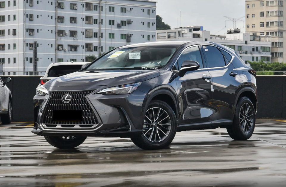 雷克萨斯LM亚洲版新款目前售价122万起 欢迎到店试驾