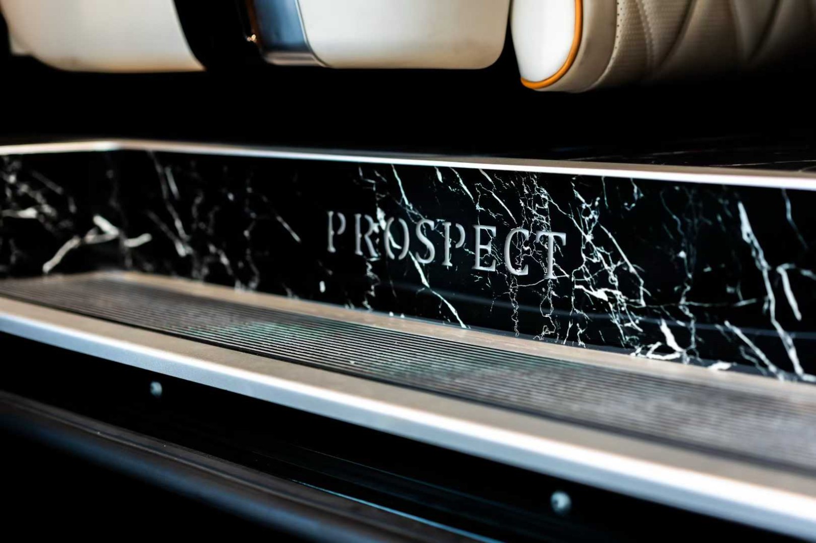 成都奔驰V级报价50万起 欢迎上门试驾