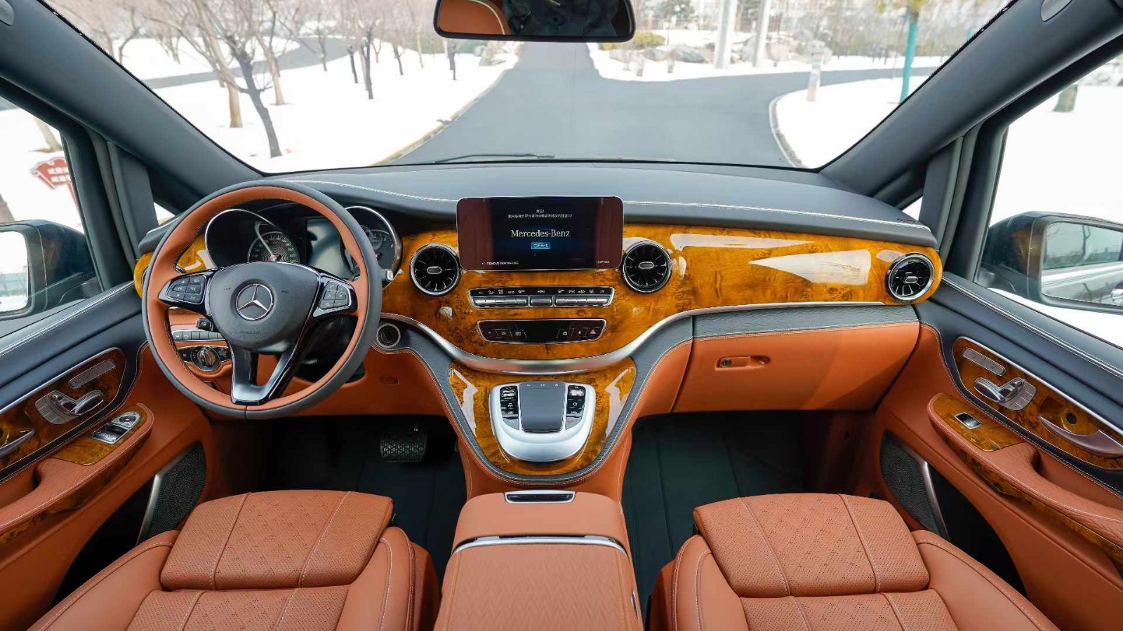 成都奔驰V级报价50万起 欢迎上门试驾