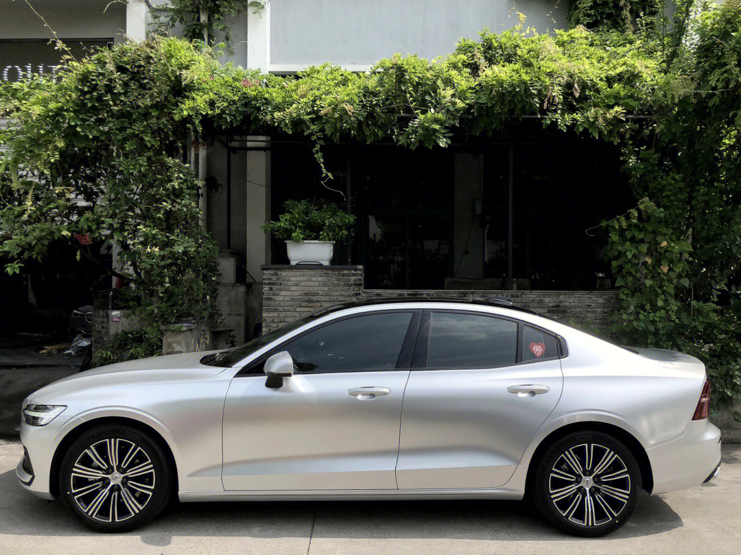 成都沃尔沃S60最高降12.60万 仅18.99万可入手