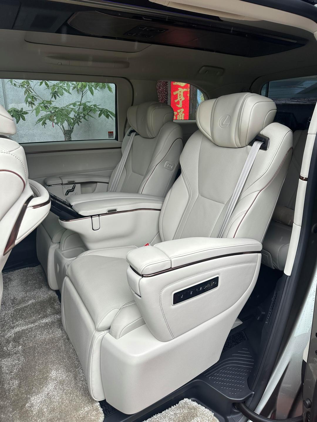 成都雷克萨斯LM亚洲版价格最低122万起 欢迎前来试驾