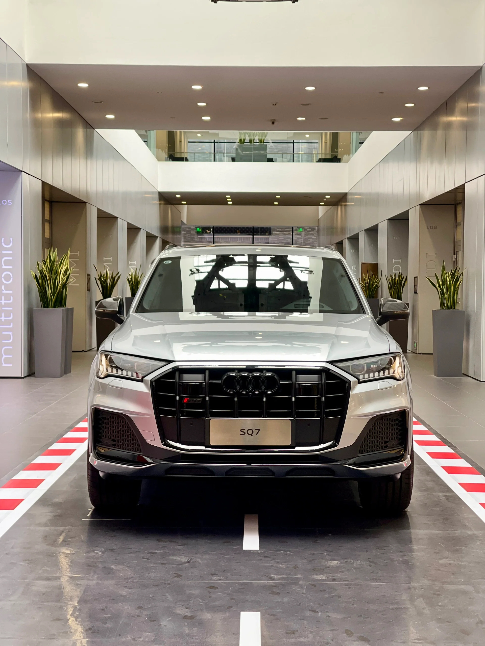 成都奥迪SQ7最高让利15.00万元 仅94.88万可入手