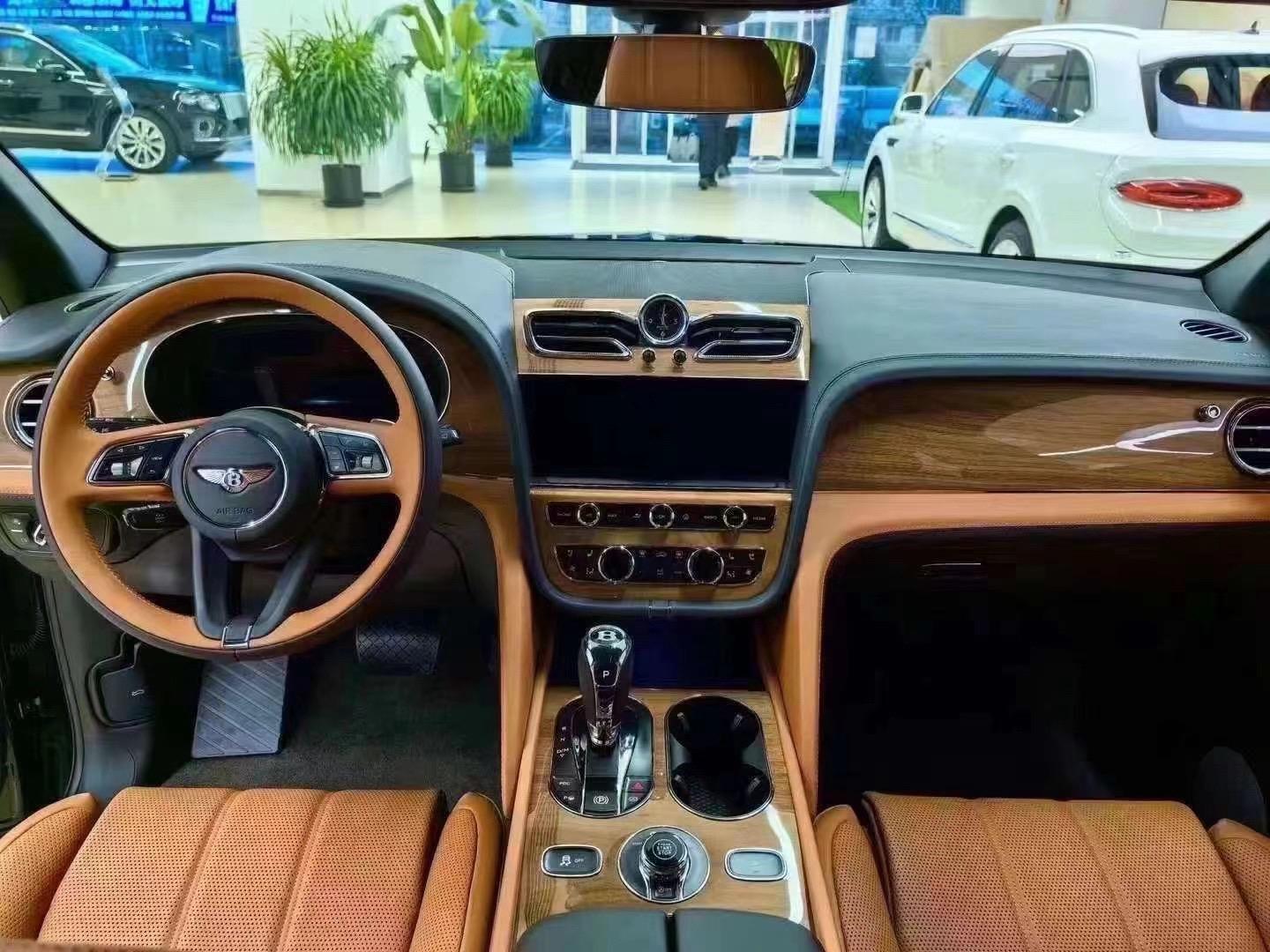 2024款国六宾利添越配置介绍黑棕五座报价 售全国