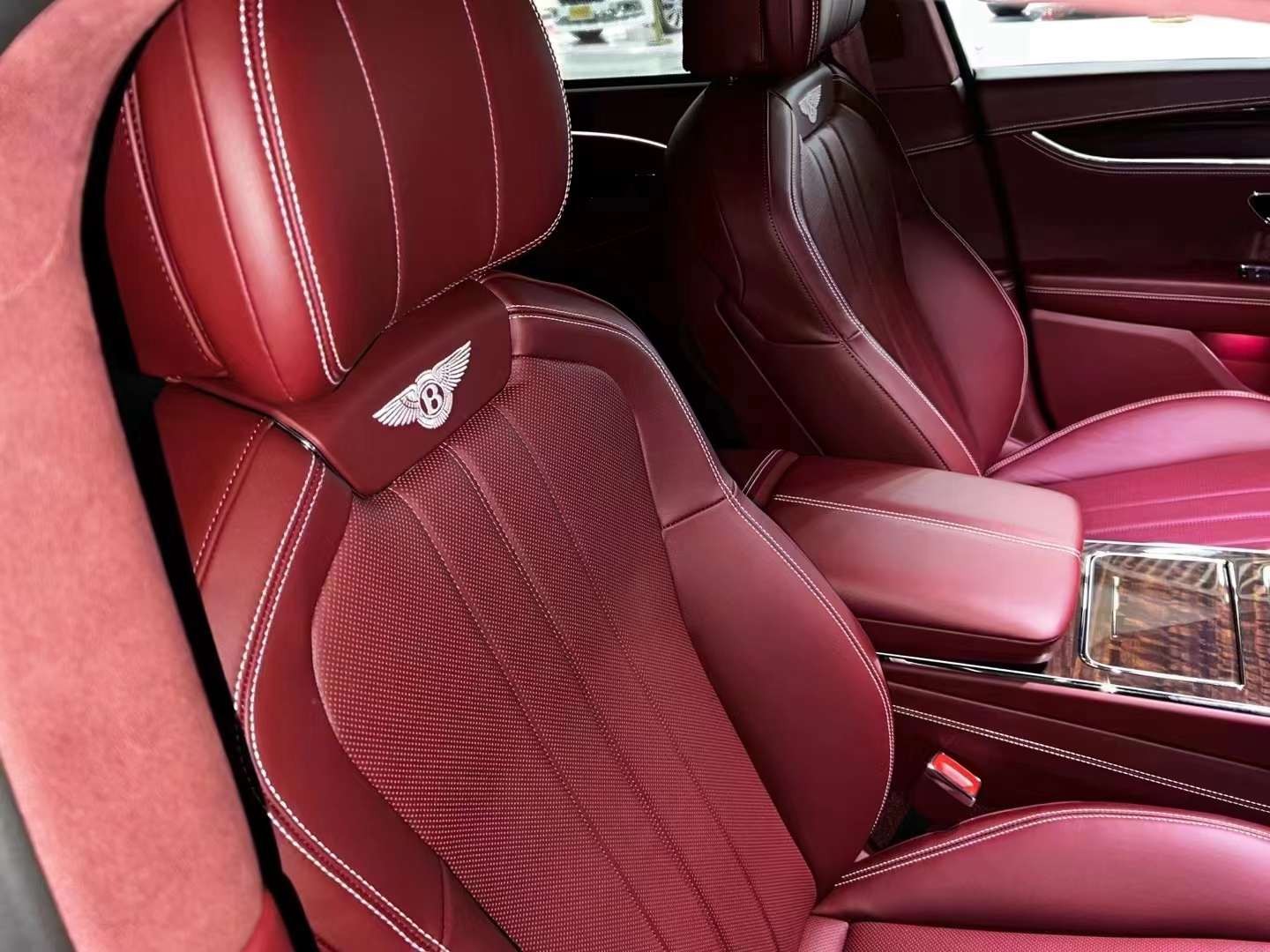 成都飞驰目前售价251万起 欢迎前来试驾