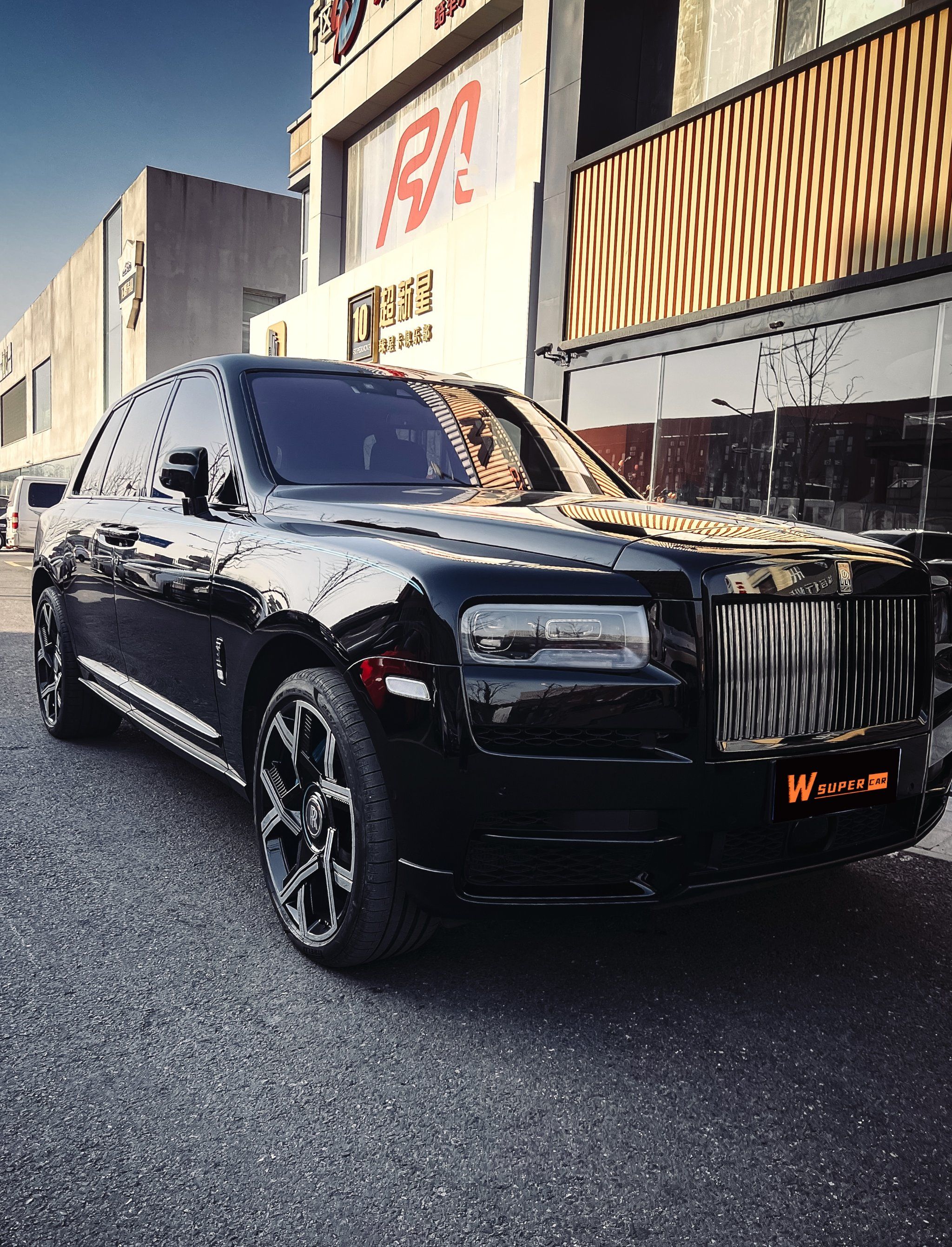 成都库里南最新报价626万起 售全国