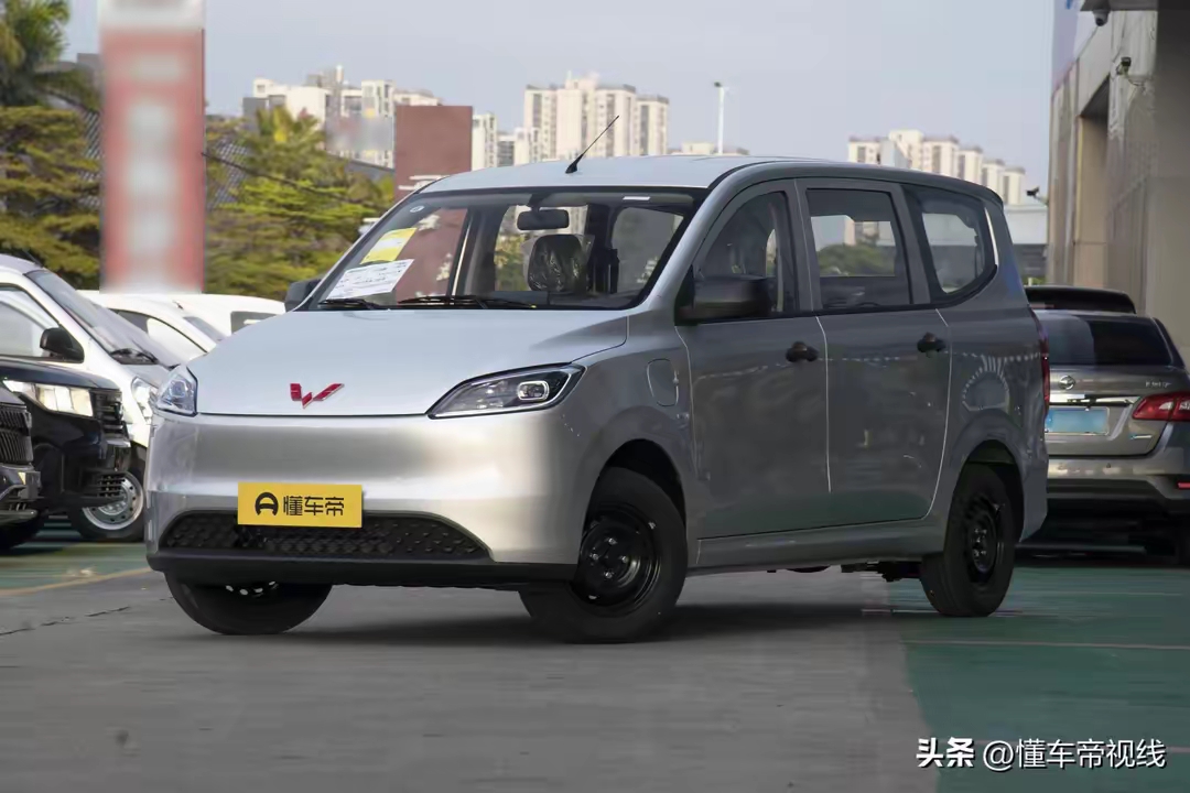 成都五菱宏光新能源最高降0.50万 仅6.38万可入手
