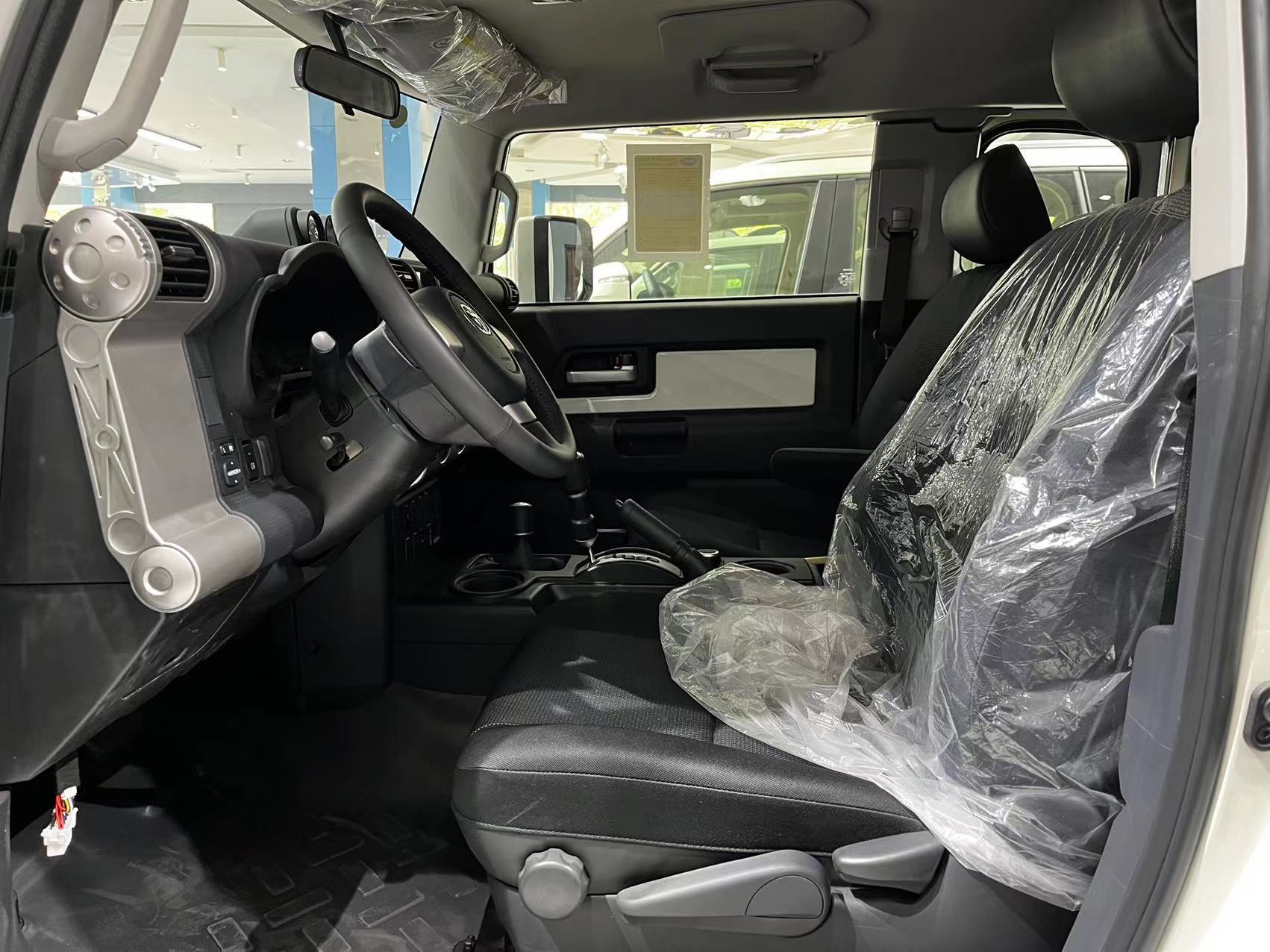 成都FJ酷路泽中东版价格最低44万起 欢迎上门试驾