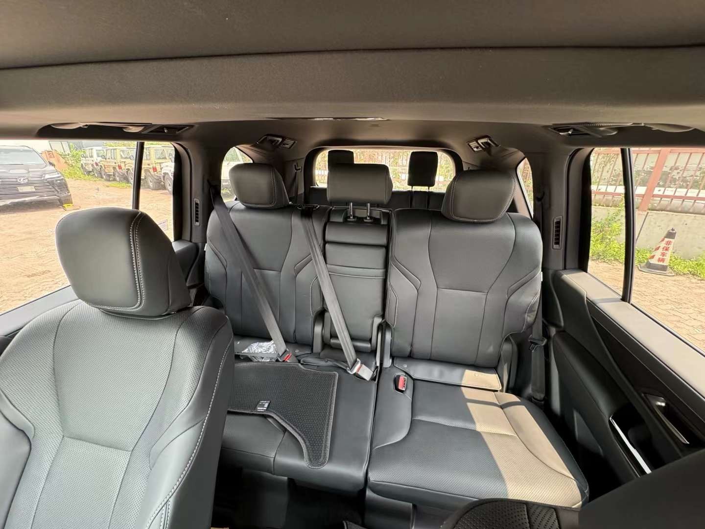 成都平行进口雷克萨斯LX墨版降价40万