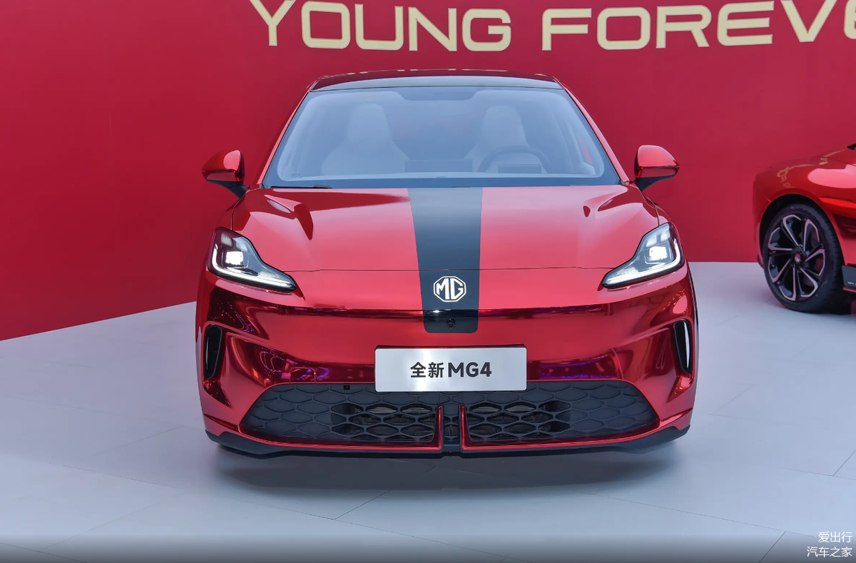 名爵MG4半固态电池车亮相广州车展 限时补贴后售价9.98万