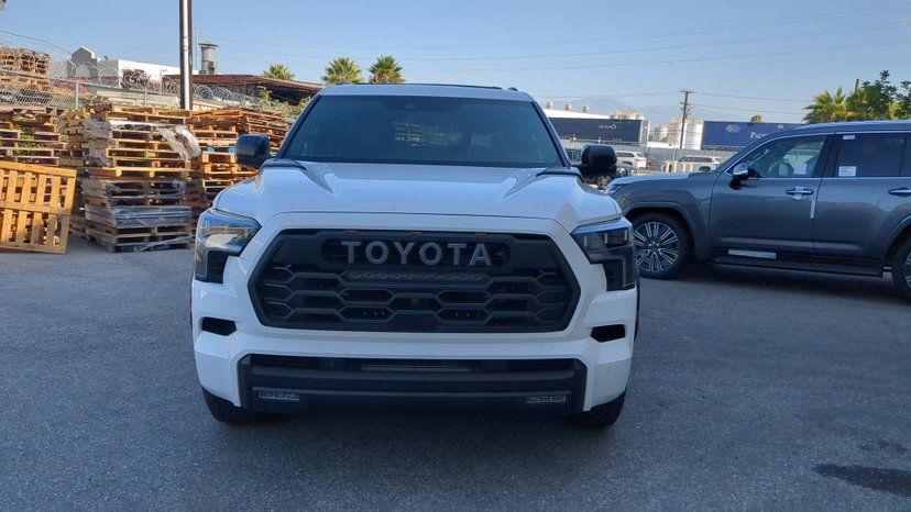 丰田埃尔法报价威尔法双擎价格差多少