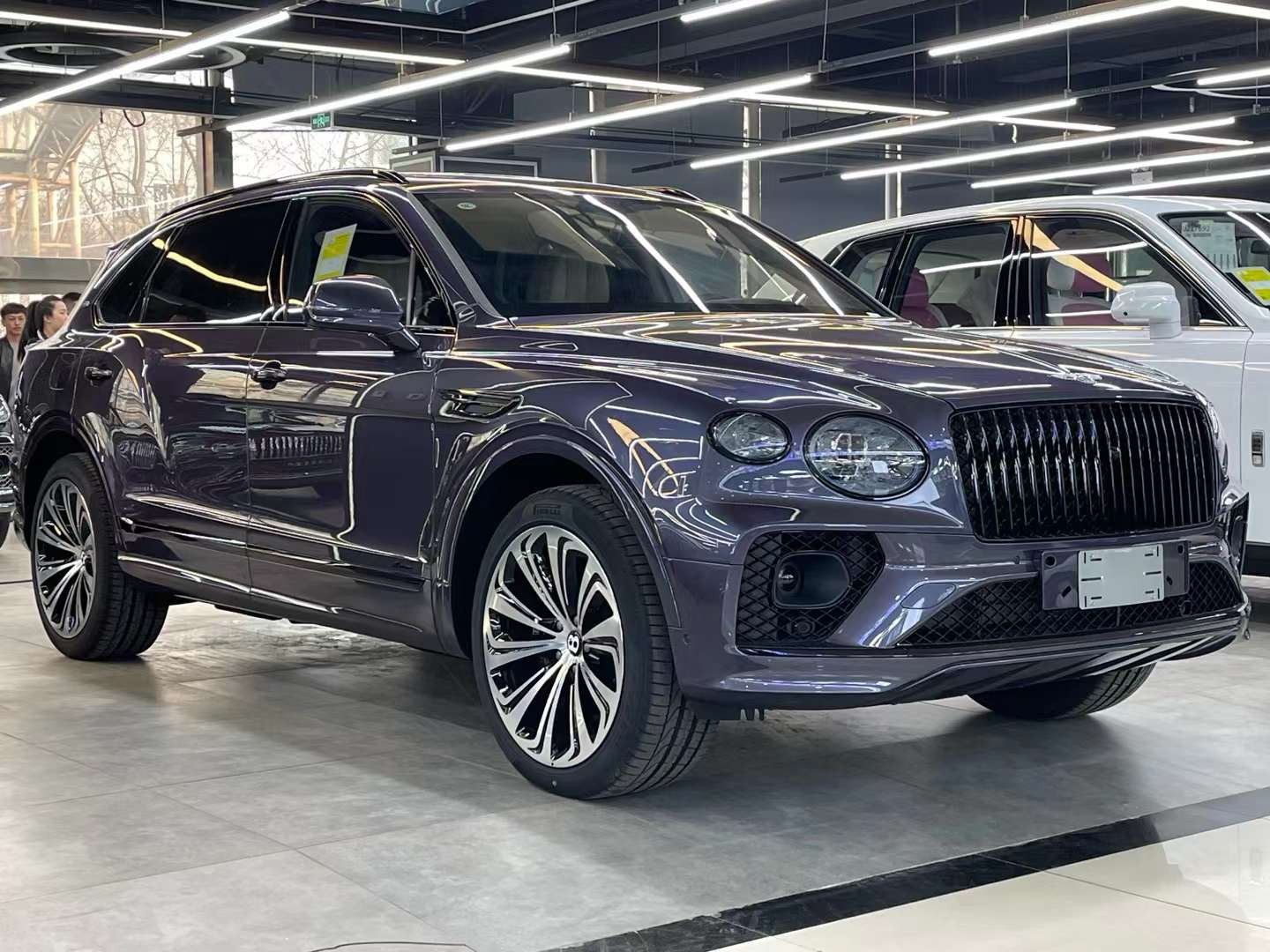 宾利添越目前售价203万起 欢迎试乘试驾