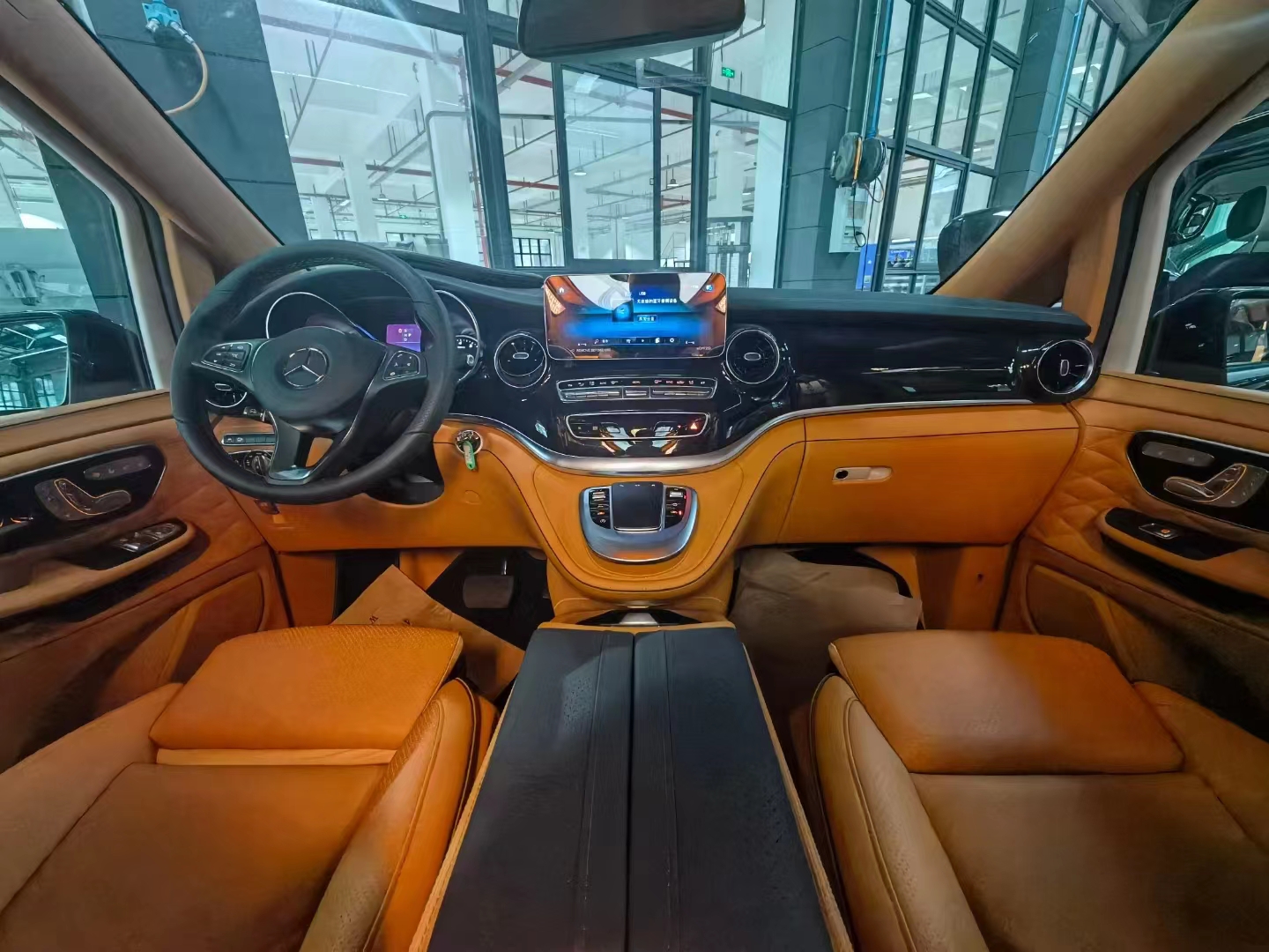 内饰豪华程度堪比百万级豪车商务车，这就是奔驰v级
