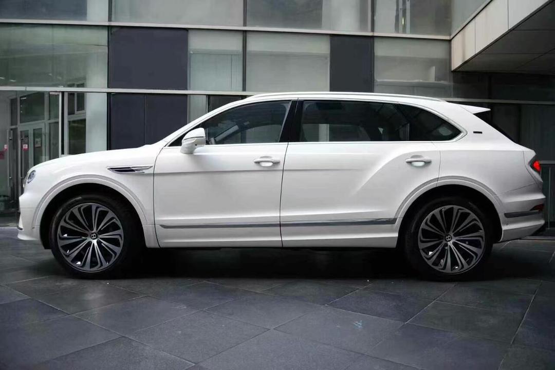 2024款宾利添越 散发着尊贵的光芒