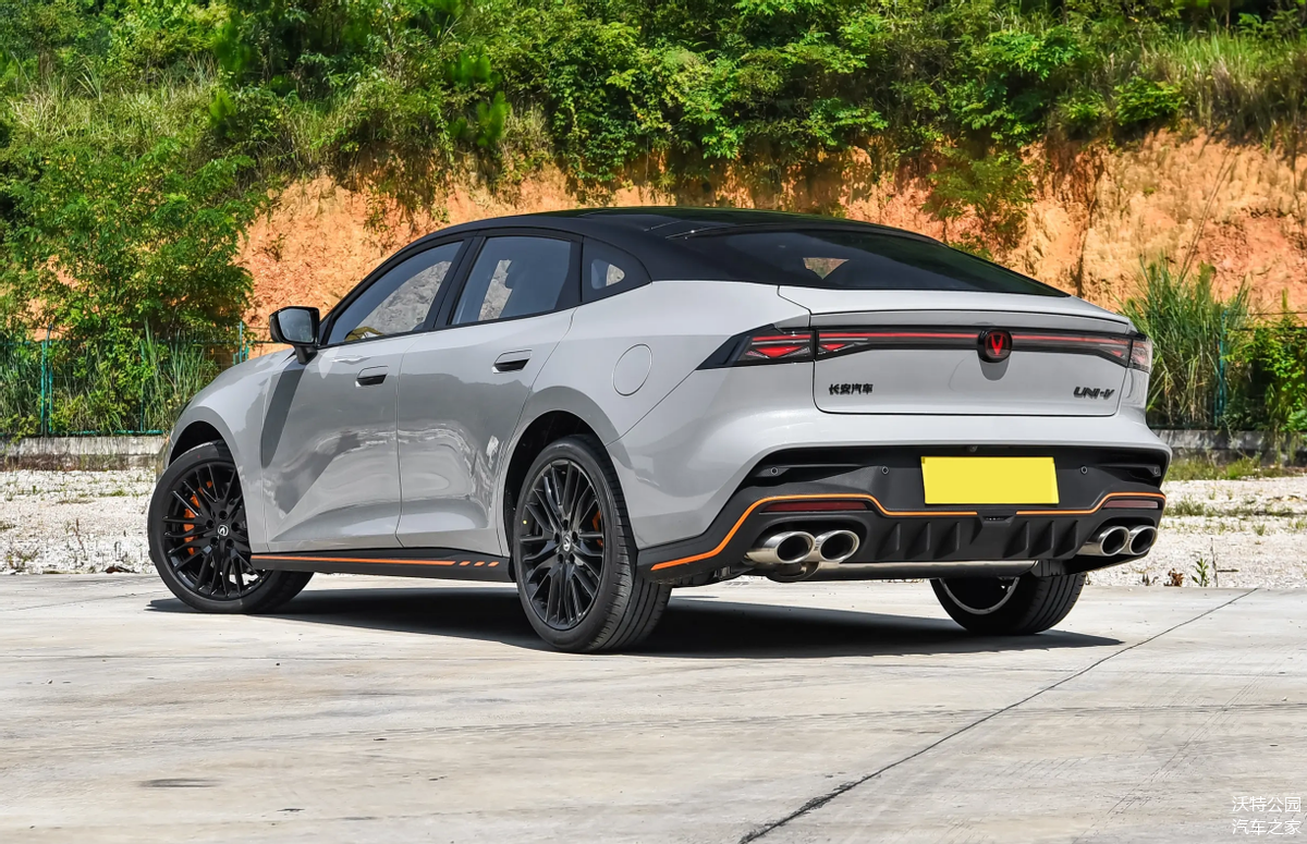 成都长安UNI-V降价2.20万 最低仅售9.39万