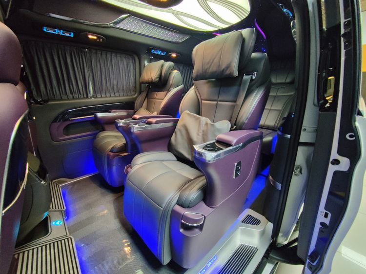 成都平行进口奔驰威霆中东版平价销售69万起 欢迎前来试驾