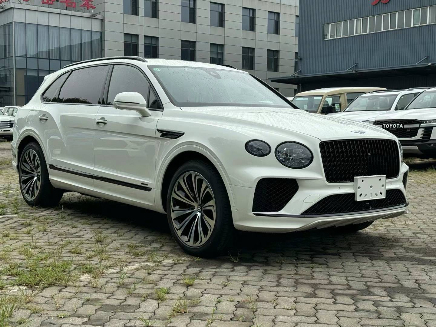 宾利添越降价73万