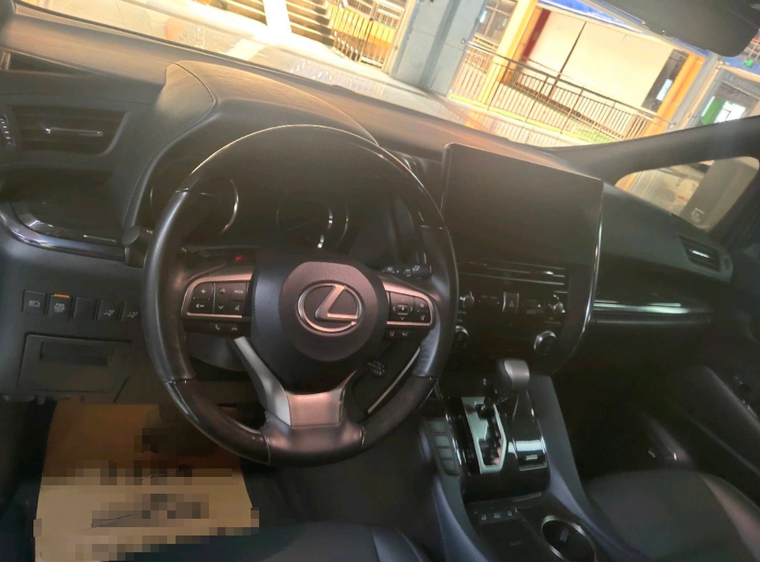 平行进口雷克萨斯LM亚洲版目前售价122万起 欢迎到店试驾