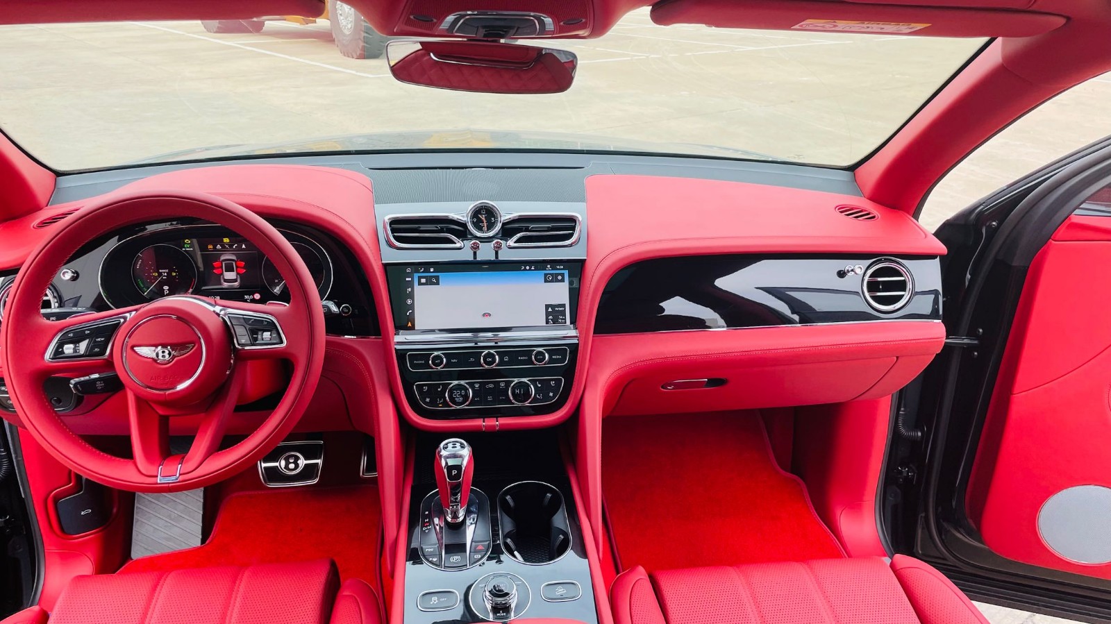 成都添越插电混动最低263.00万起售 暂无优惠