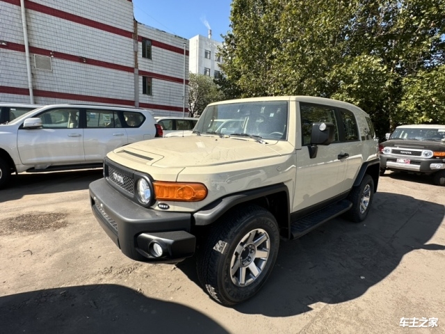 23款中东版FJ酷路泽 配置不错性价比优秀