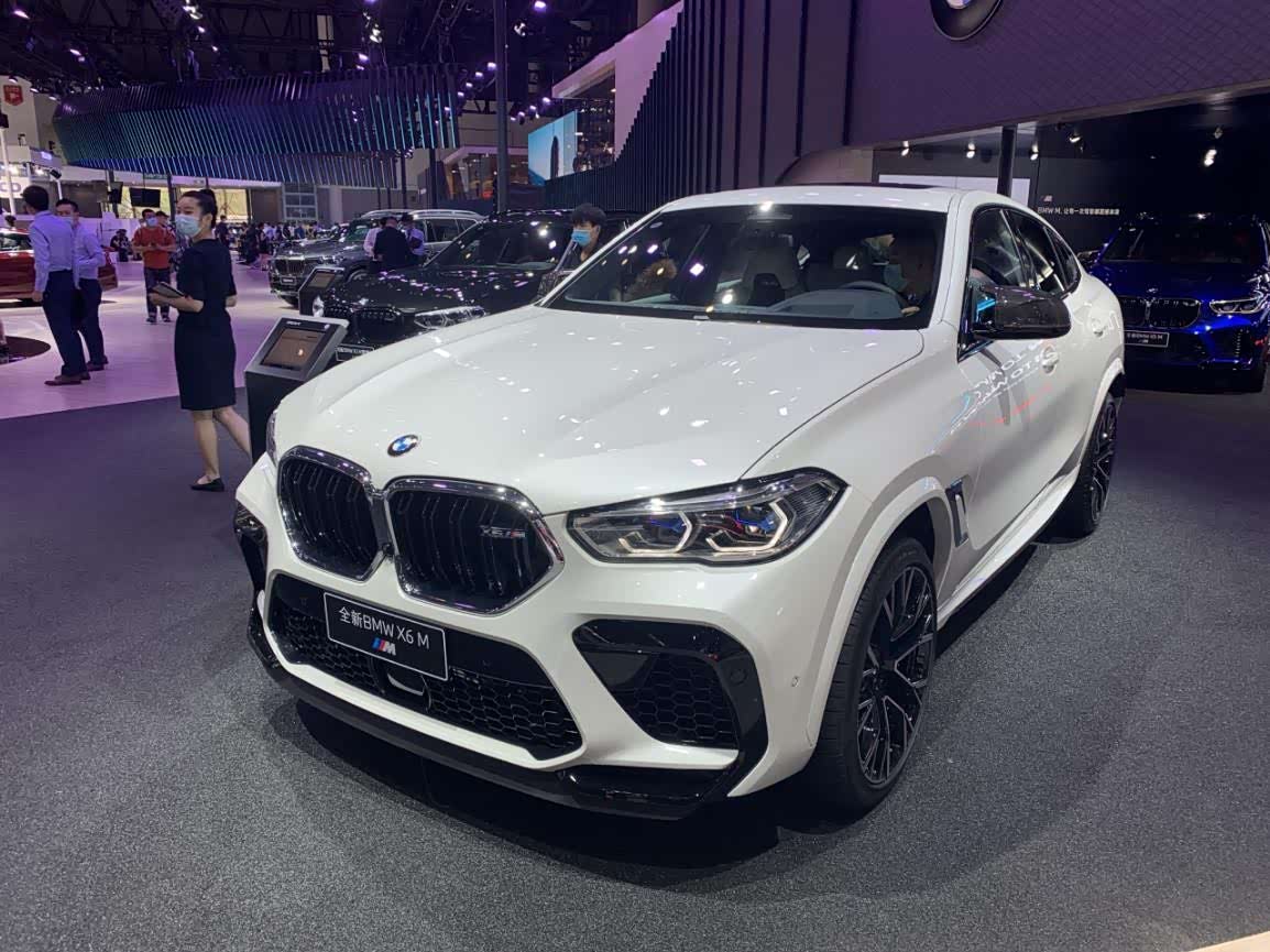 成都宝马X6 M优惠高达27.00万 仅119.89万可入手