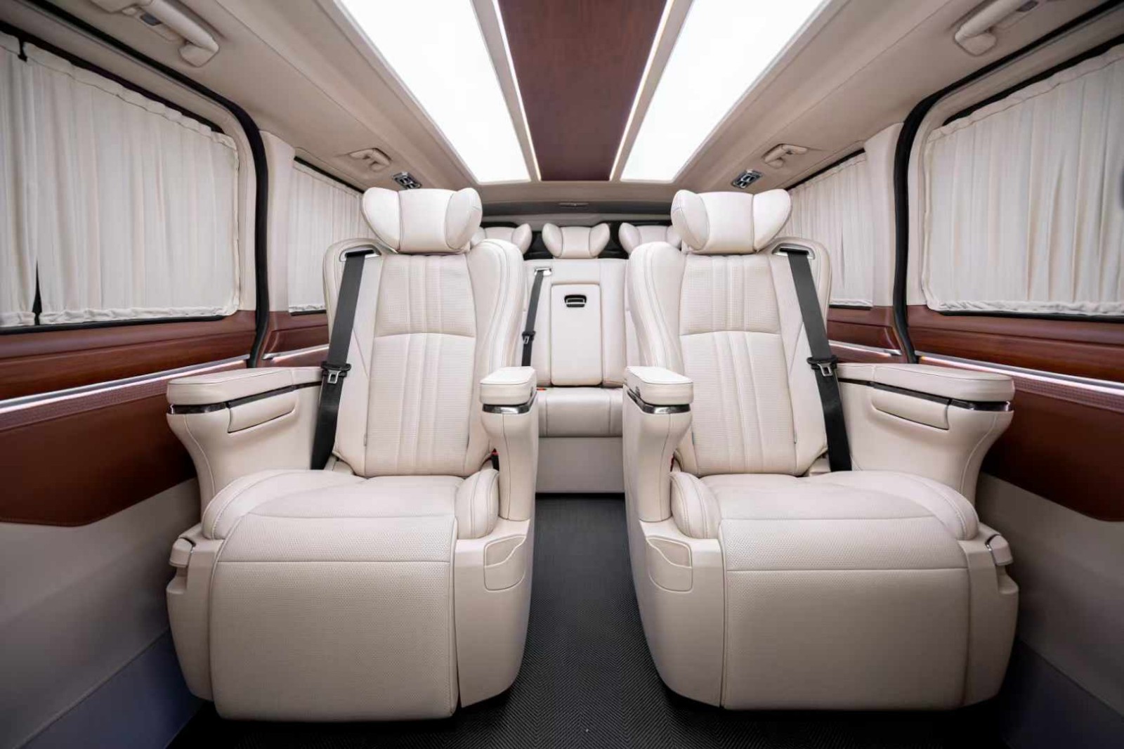 丰田海狮中东版平价销售36万起 欢迎试乘试驾