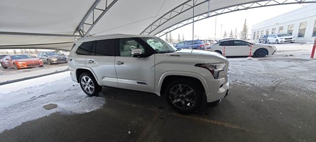 进口红杉加版越野车到店实拍