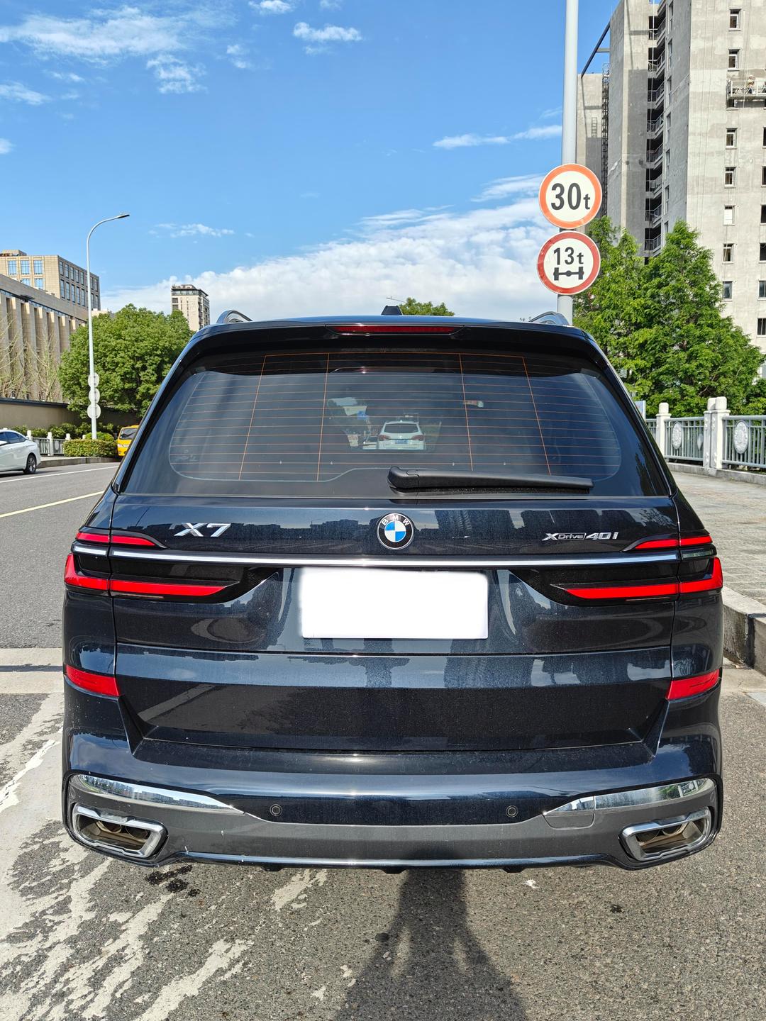 平行进口宝马X7加版报价79万起 直降30万