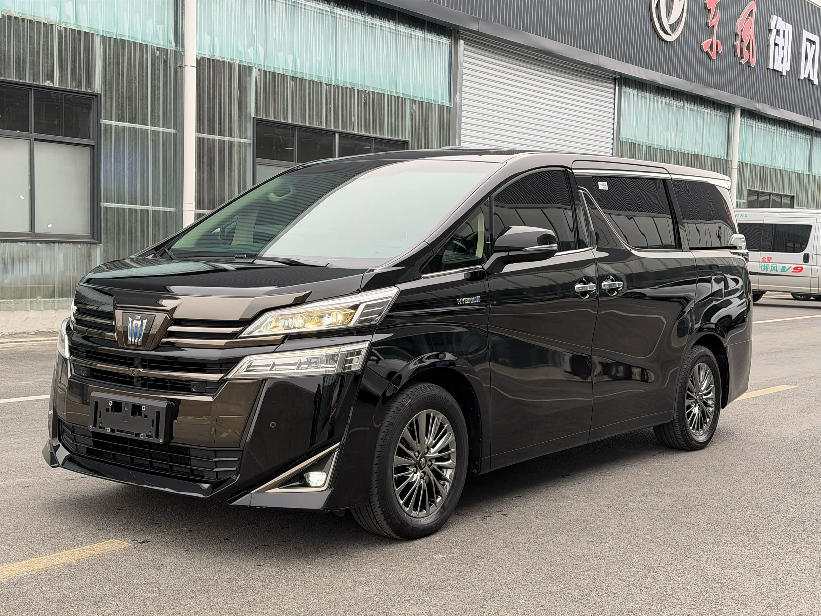 丰田威尔法最新报价90万起