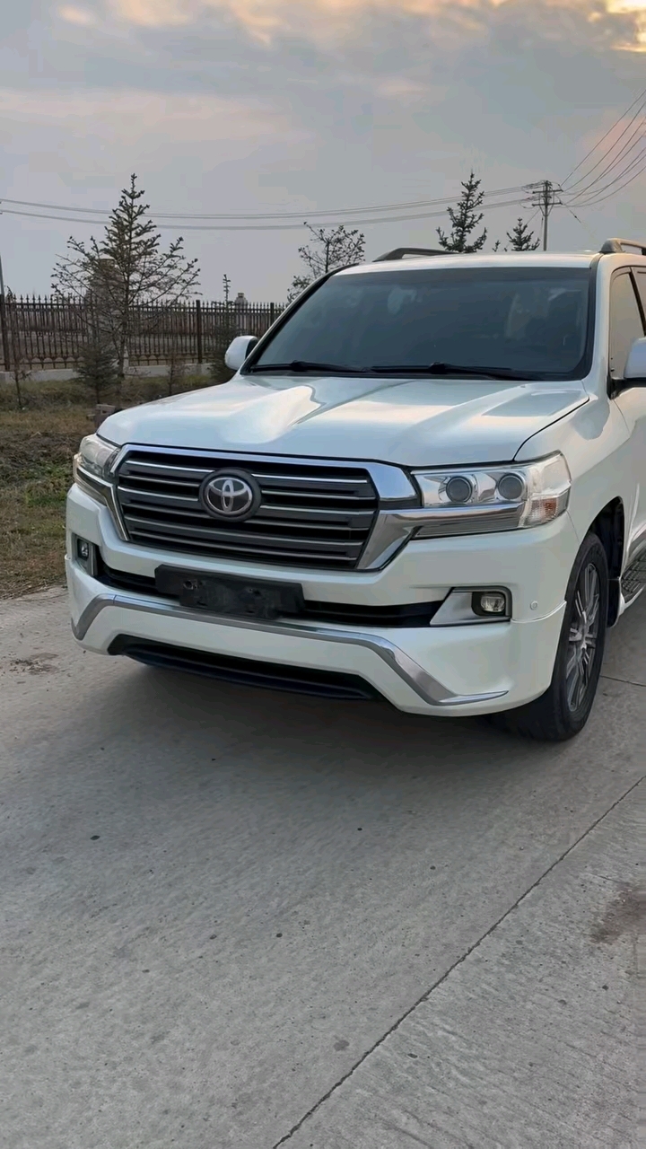 丰田兰德酷路泽中东版目前售价69万起 欢迎试乘试驾