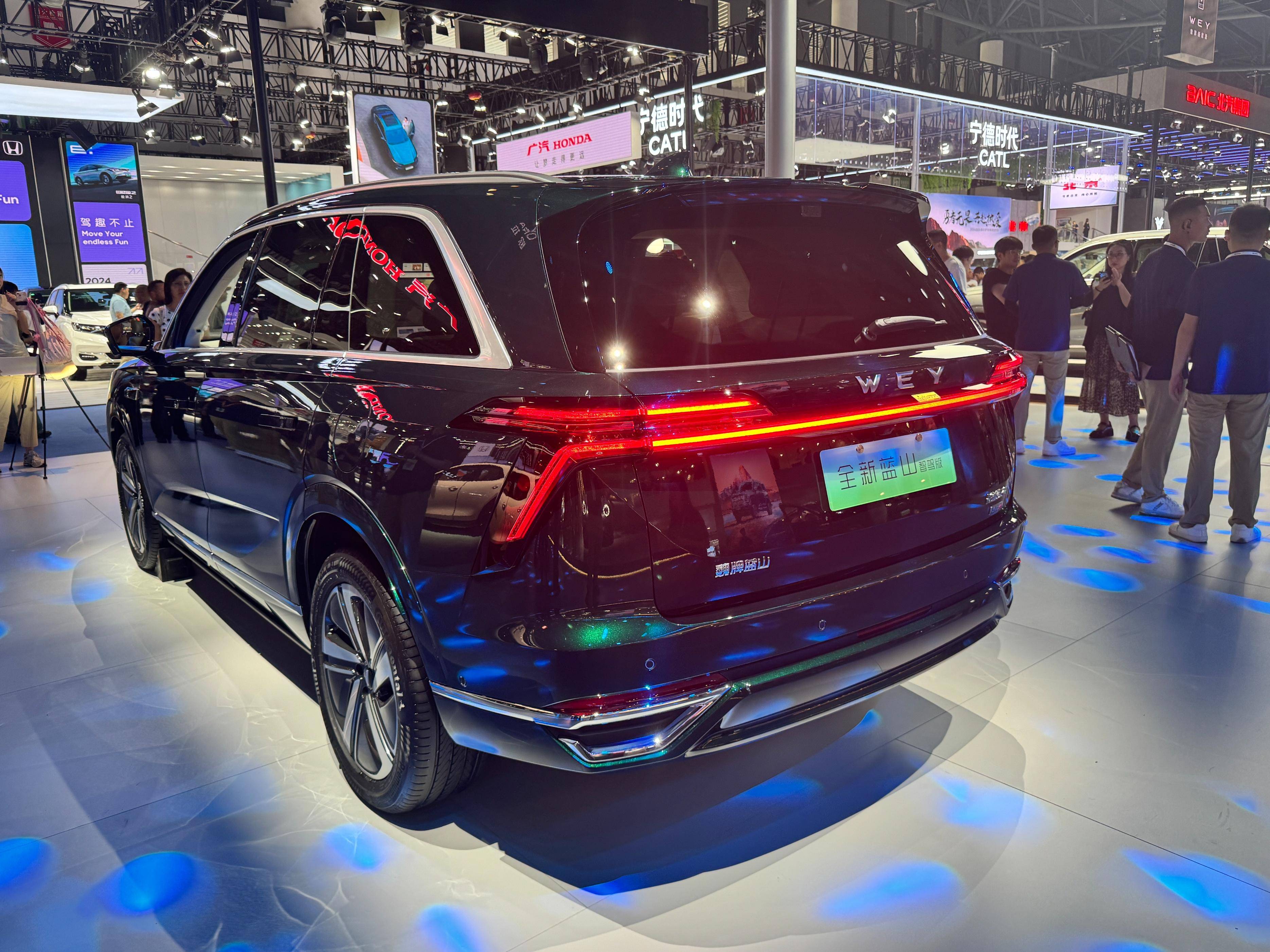 魏牌全新蓝山智能进阶版开启预订 搭载VLA+全新一代辅助驾驶