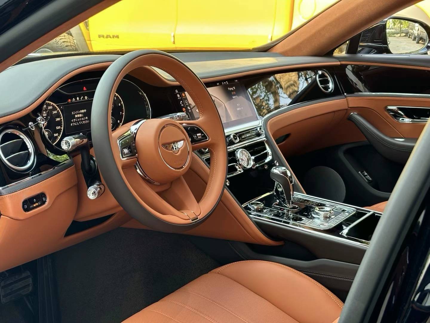 成都飞驰插电混动优惠20.00万 仅253.00万可入手