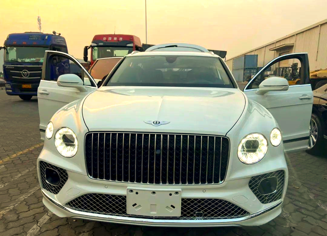 2022进口宾利添越 到店现车300万可分期 全国可售