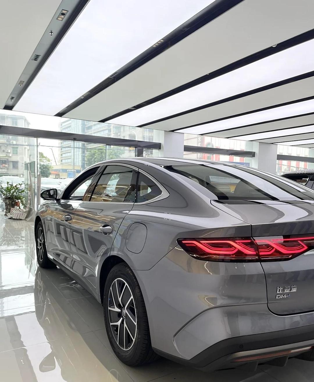 秦L车主能挺直腰板了？比亚迪新品牌要摘掉网约车“帽子”