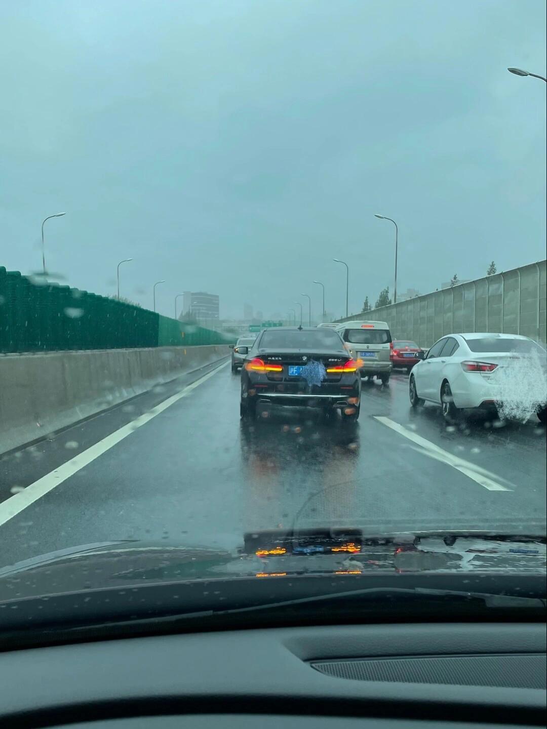 夜间开车误用语音关闭大灯，领克官方致歉并已推送解决方案