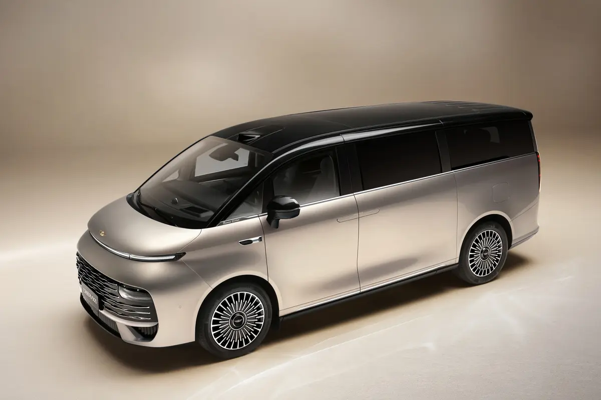 6/7/8座可选 吉利银河V900预售31.98万起 综合续航1220公里